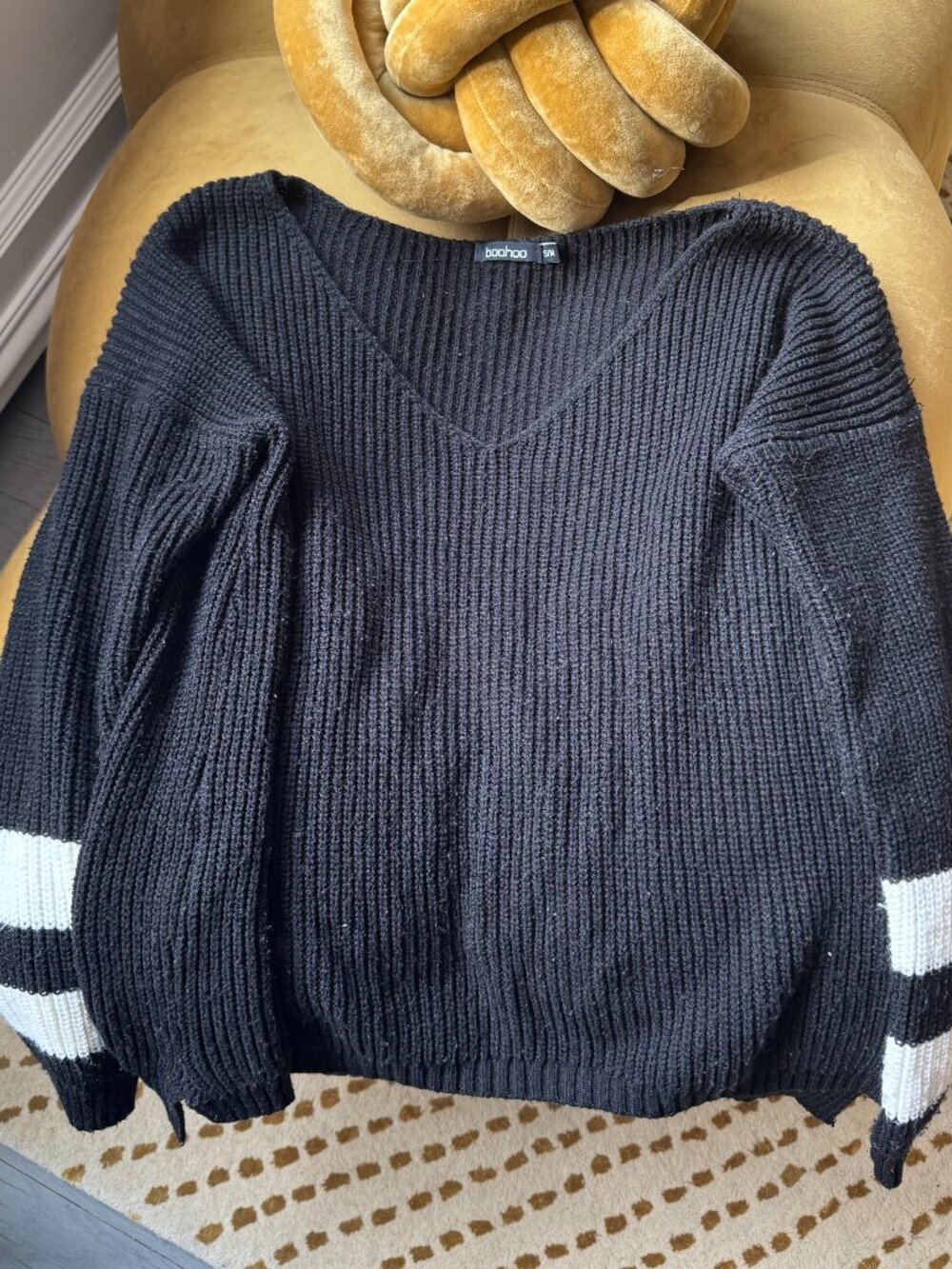 Boohoo S/M Sweater Black with White Stripes